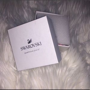 LIMITED EDITION SWAROVSKI 2019 V-DAY LENSES💗